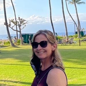 Meet your Posher, Debora